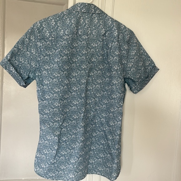 Fun summer button down! - Picture 4 of 4